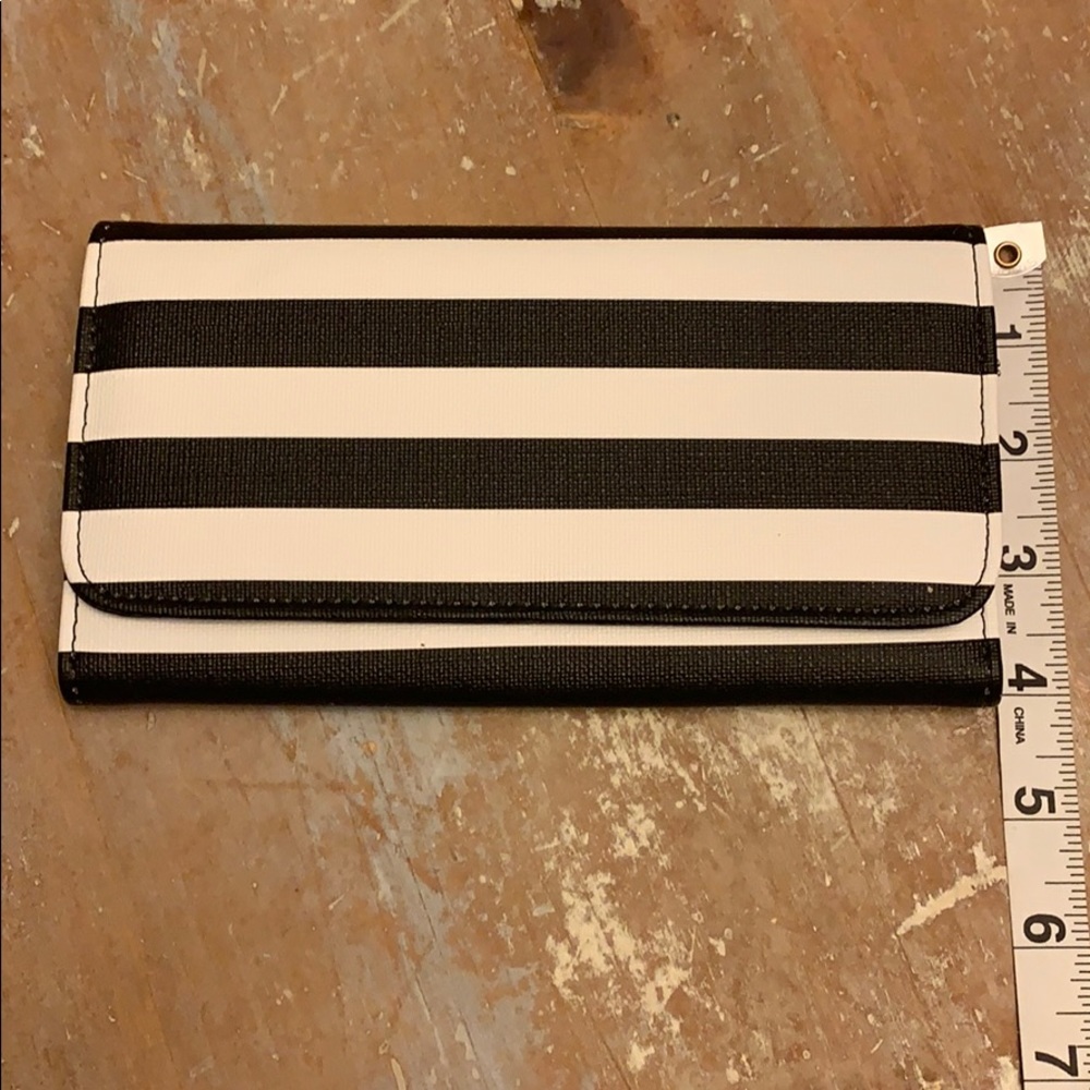 NWOT Kut from the Kloth Wallet - Picture 8 of 8